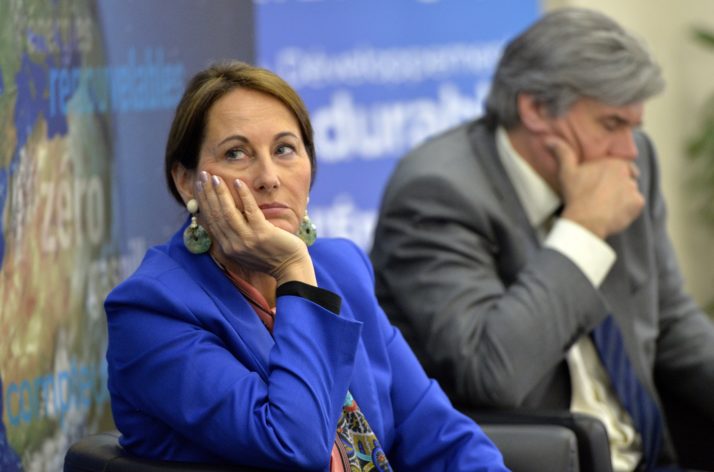 French Ecology Minister Segolene Royal (L) and Agriculture Minister Stephane Le Foll attend a press conference focused on food wastage, on April 14, 2015 at the Ecology Ministry in Paris.    AFP PHOTO / LOIC VENANCE        (Photo credit should read LOIC VENANCE/AFP/Getty Images)